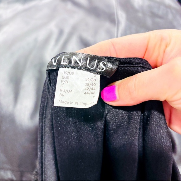 VENUS – Black velvet sequin halter jumpsuit with open back & wide leg * - Picture 7 of 9